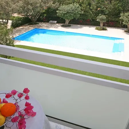 Corina & Διαμέρισμα