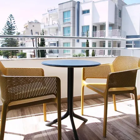 Corina & Apartamento Limassol